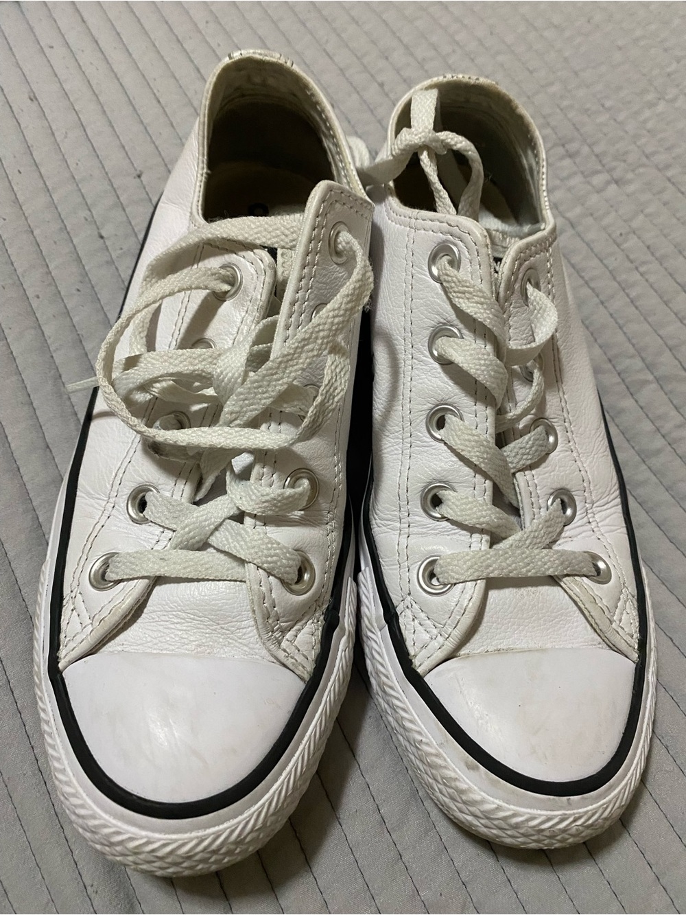 Converse White Low-Top Lace-Up Leather Sneakers Women’s Size 6